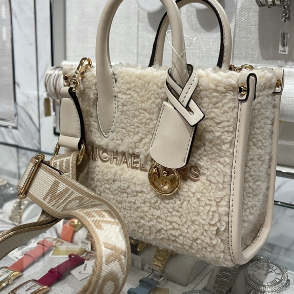 Michael Kors Mirella Extra-Small Sherpa XS SHOPPER XBODY
SHEARLING Crossbody - Picture 13 of 16